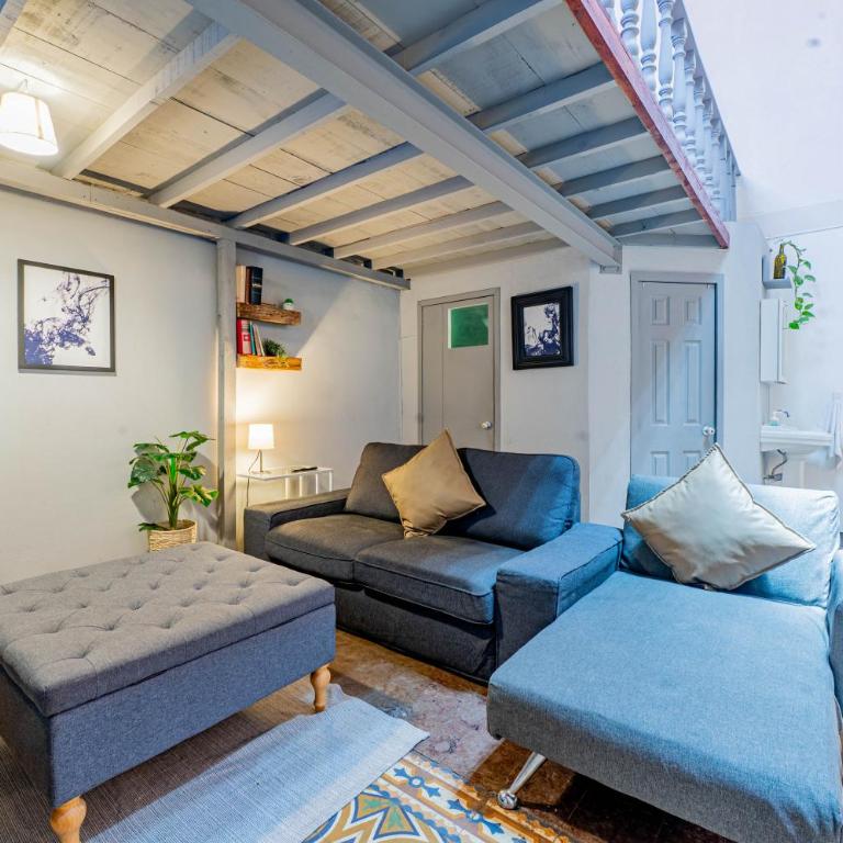 Vista Única a la Catedral desde tu Balcón Privado - Apartment mit 3 Schlafzimmern - 2