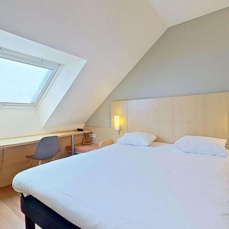 ibis Vannes - Chambre Standard avec 1 Lit Double et 1 Lit Simple - 9