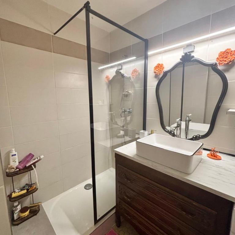 Bright apartment with balcony and parking - Appartamento - 8