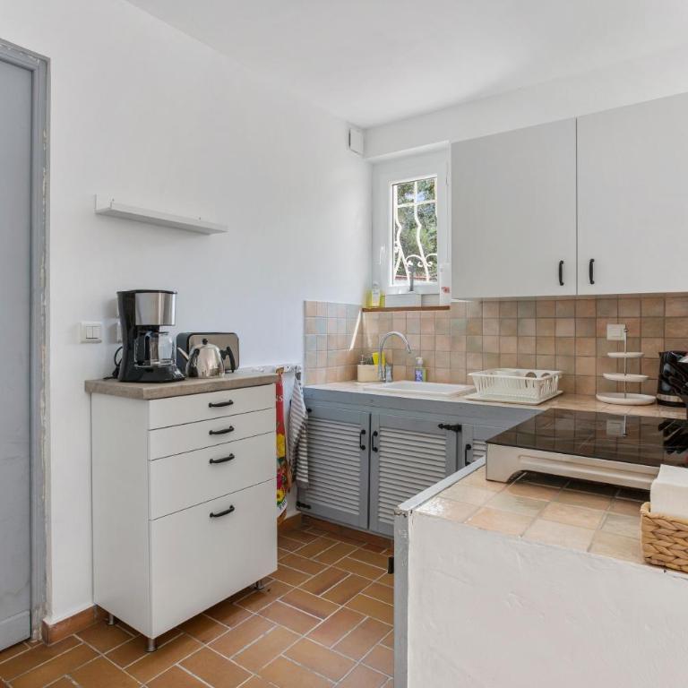 Modern Holiday Home Pool & Wifi - Maison 1 Chambre - 9