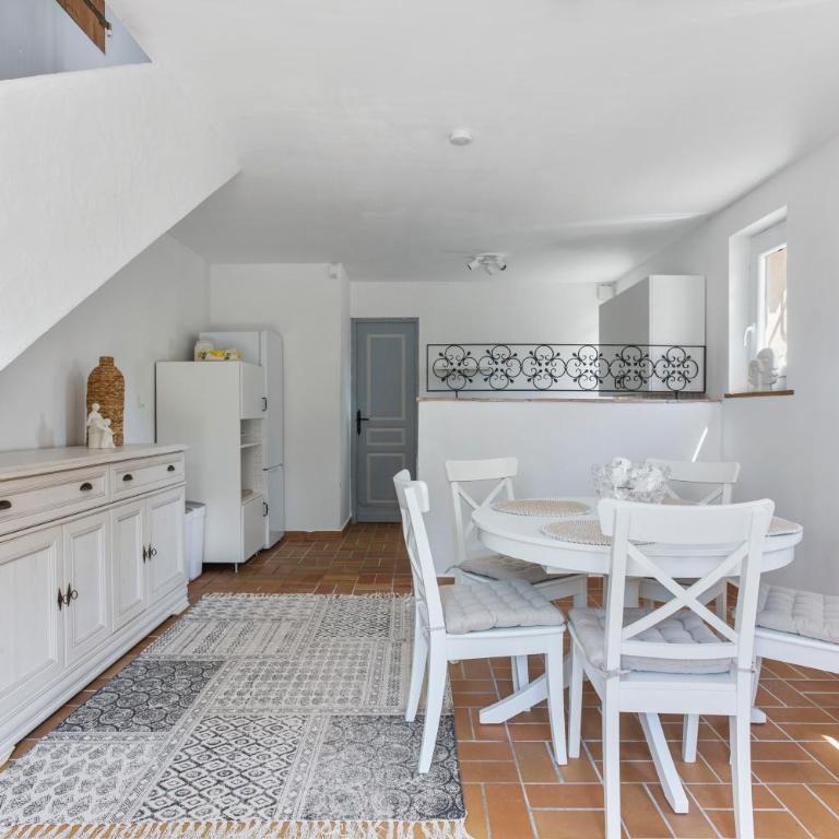Modern Holiday Home Pool & Wifi - Maison 1 Chambre - 8