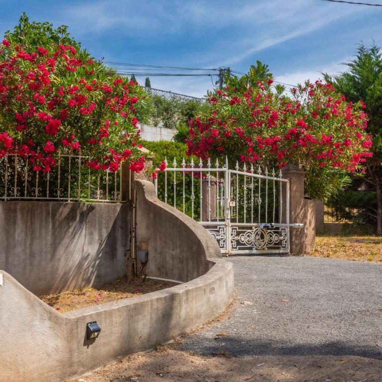 Modern Holiday Home Pool & Wifi - Maison 1 Chambre - 36