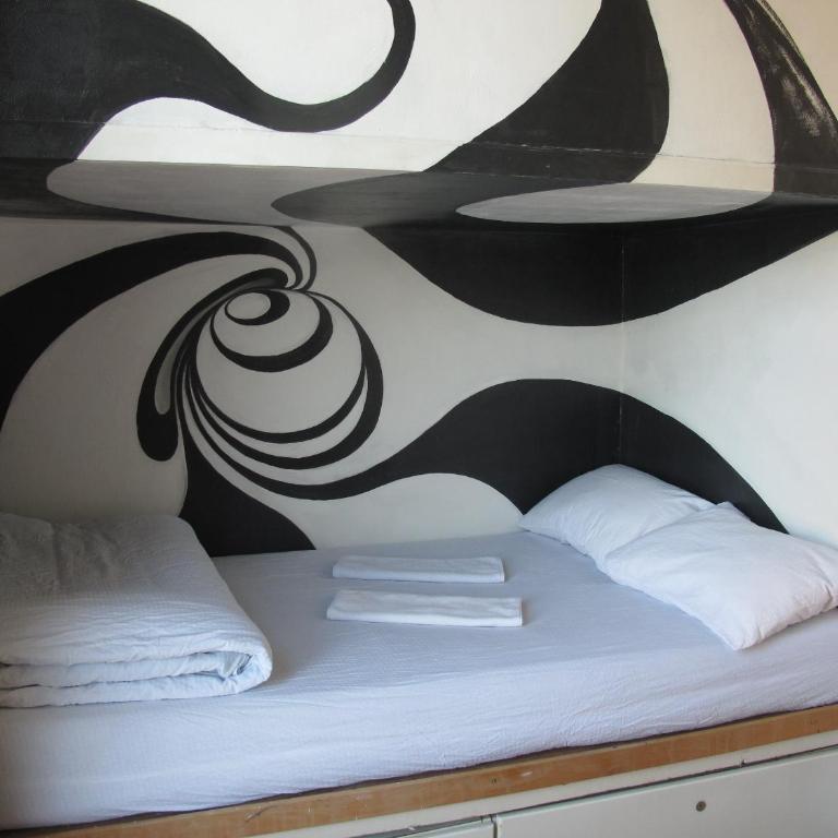 ArkaBarka Floating Hostel - Dvokrevetna soba s bračnim krevetom/dva zasebna kreveta sa zajedničkim kupatilom - Ptičije Gnezdo (Bird Nest) - 8