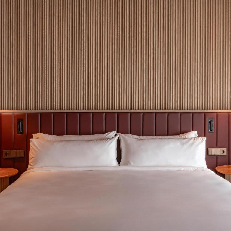 Hotel Palacio Bellas Artes San Sebastian, Curio Collection by Hilton - King Room - Gallery - 2