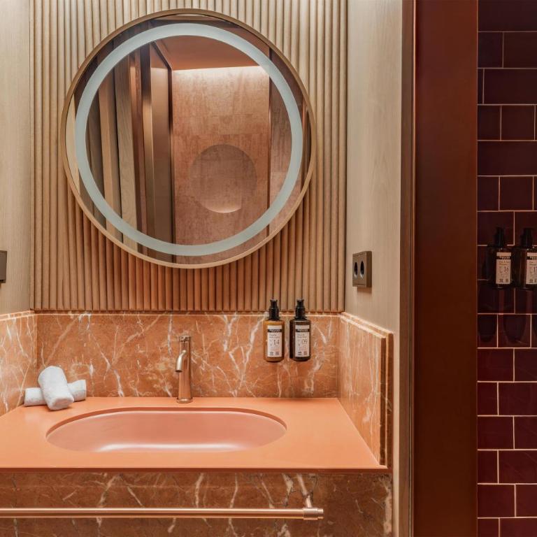 Hotel Palacio Bellas Artes San Sebastian, Curio Collection by Hilton - Double Room with Two Double Beds and Gallery - 4
