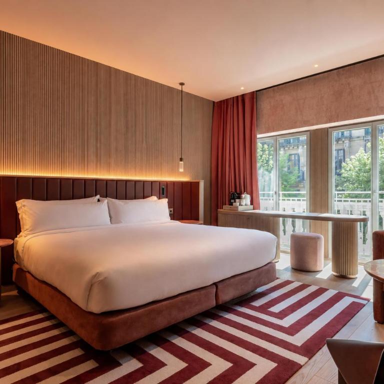 Hotel Palacio Bellas Artes San Sebastian, Curio Collection by Hilton - King Room with Grand Stalls and Balcony - 2
