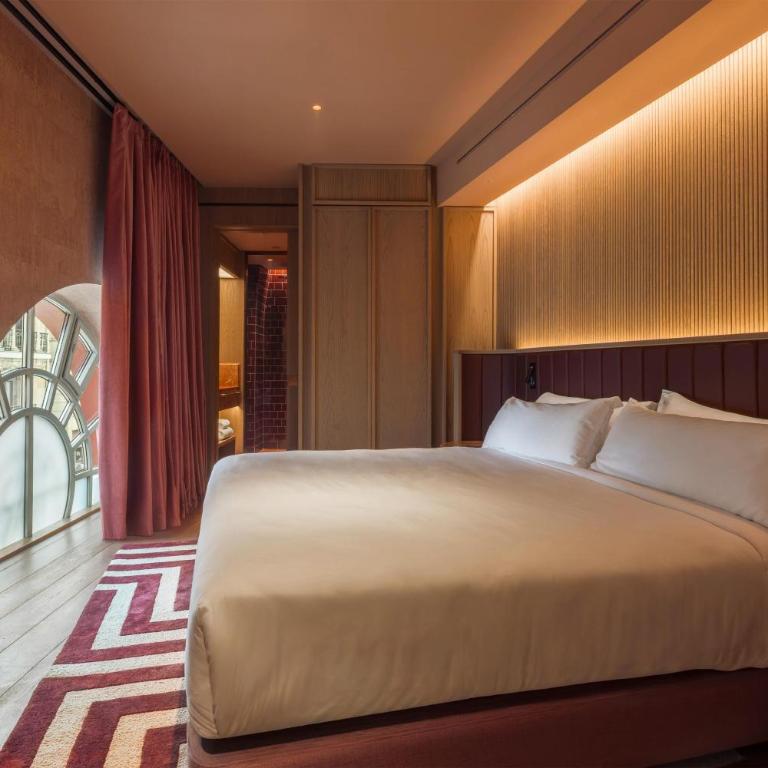 Hotel Palacio Bellas Artes San Sebastian, Curio Collection by Hilton - King Corner Box Suite - 5