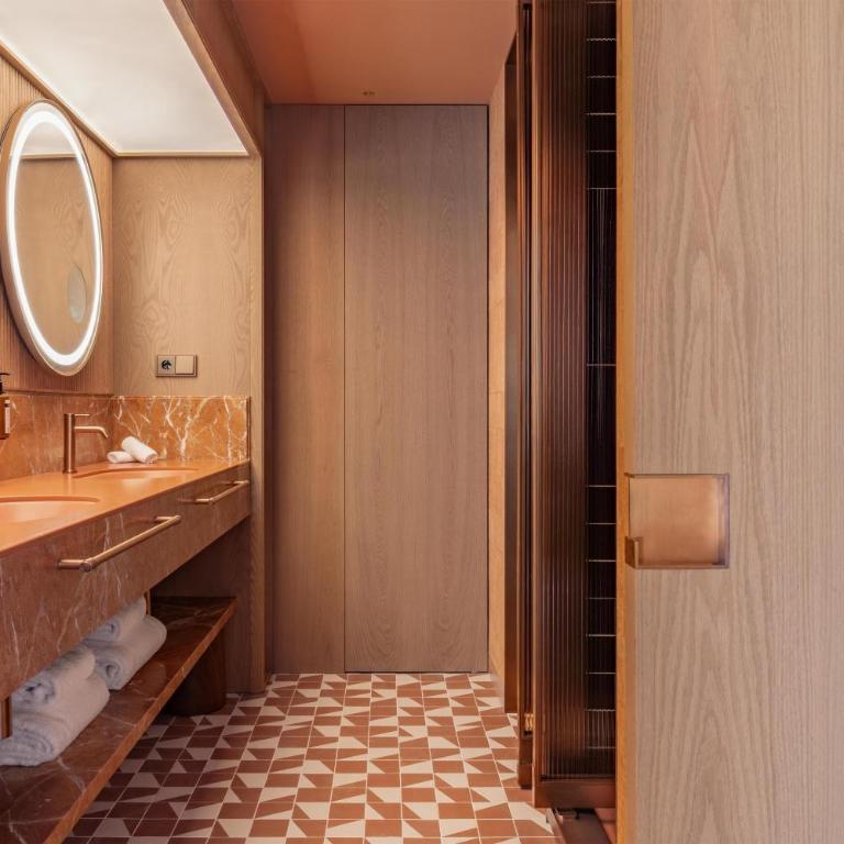 Hotel Palacio Bellas Artes San Sebastian, Curio Collection by Hilton - King Suite with Front Box and Terrace - 9