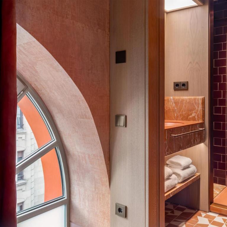 Hotel Palacio Bellas Artes San Sebastian, Curio Collection by Hilton - King Corner Box Suite - 8