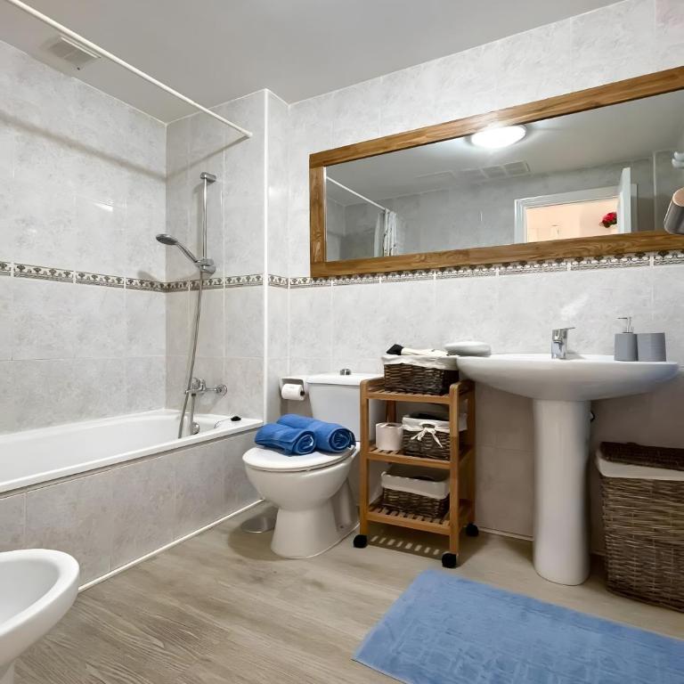 Casa Amadeus - Two-Bedroom Deluxe Apartment with Ocean View - 4