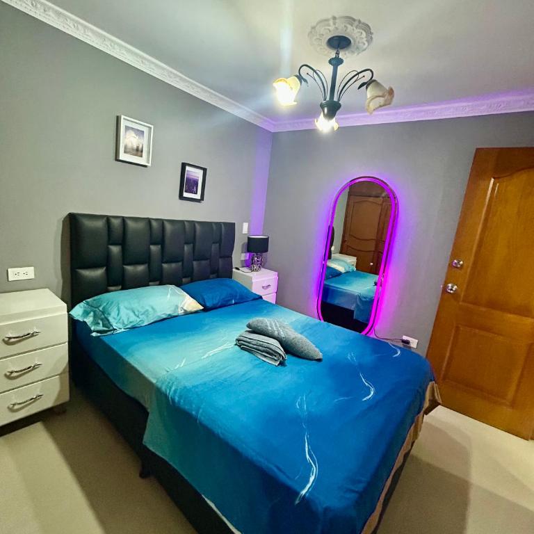 Cómoda y Amplia Casa, Ideal Para Grupos, Muy Cerca Del Estadio, Barrio La América - Four-Bedroom House - 8