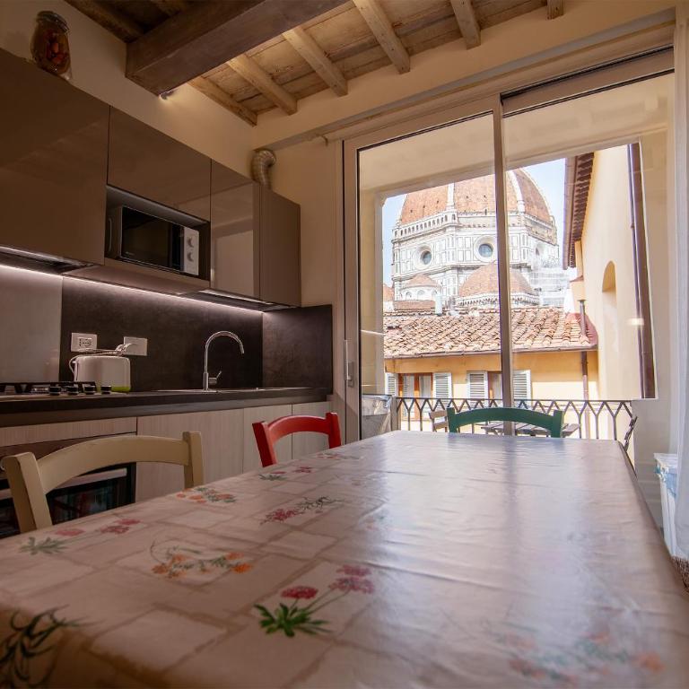 Vista Duomo, Terrazzino privato, 3 camere, 3 bagni - Appartamento con 3 Camere da Letto e con Vista - 4