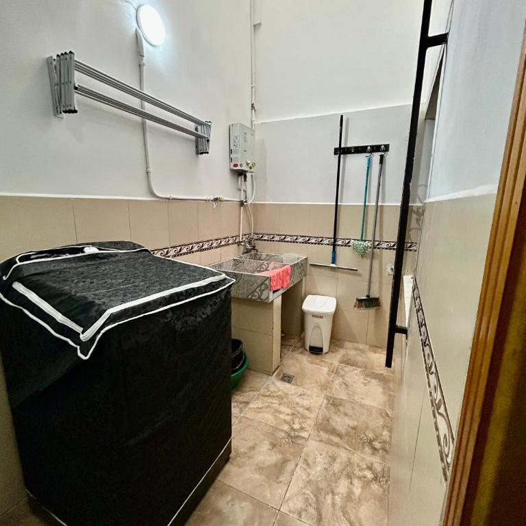 Cómoda y Amplia Casa, Ideal Para Grupos, Muy Cerca Del Estadio, Barrio La América - Four-Bedroom House - 11