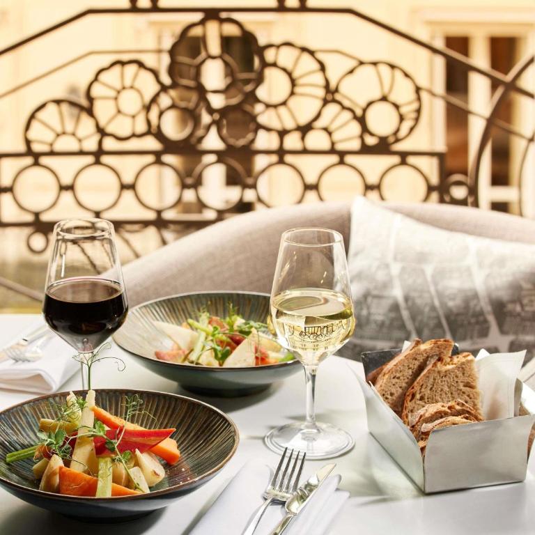 Sofitel Paris Arc De Triomphe - Suite Lit King-Size Prestige avec Canapé-Lit - 2