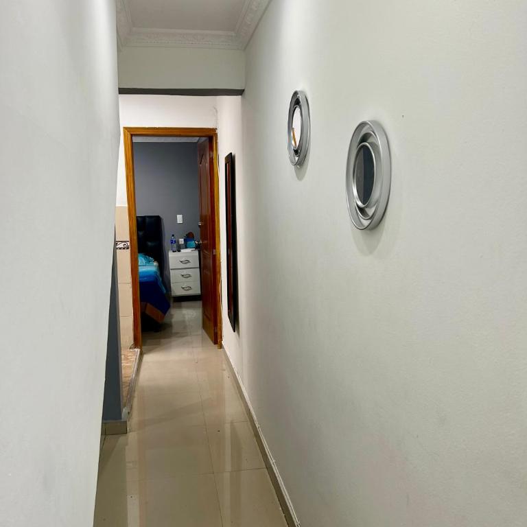 Cómoda y Amplia Casa, Ideal Para Grupos, Muy Cerca Del Estadio, Barrio La América - Four-Bedroom House - 15