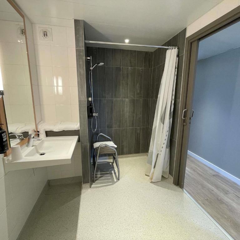 ibis Dijon Gare - Chambre Double Standard - Accessible aux Personnes à Mobilité Réduite - 5