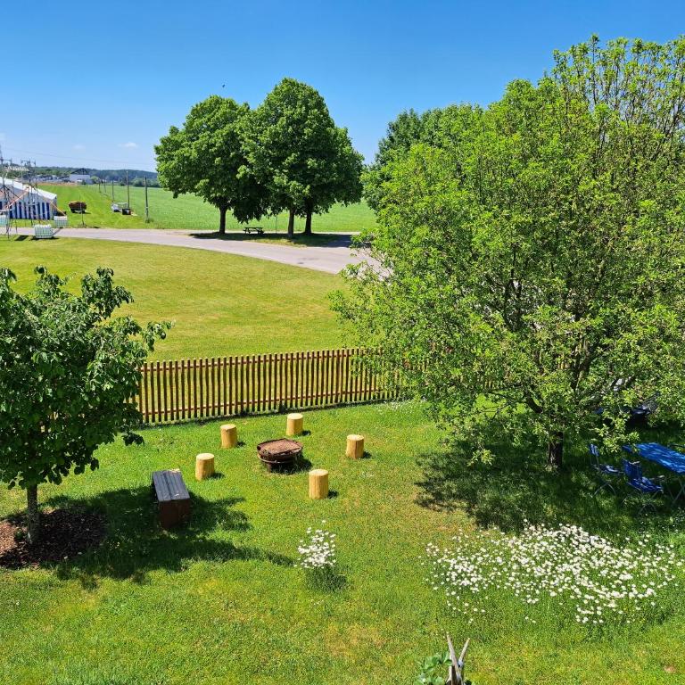 Ferienwohnungen Allgäublick am Radweg mit Fahrradgarage und Garten - Apartment mit 1 Schlafzimmer und Gartenblick - 30