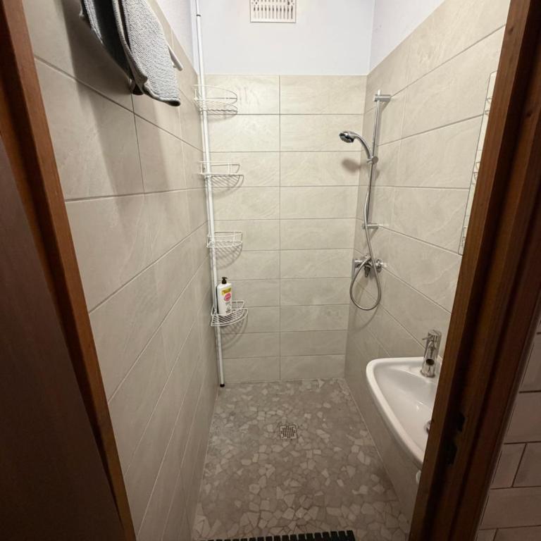 Maison et Appartement Indépendant , 10 Personnes , 5 min des Lacs et 10 min de l'océan - Casa de 5 dormitorios - 13