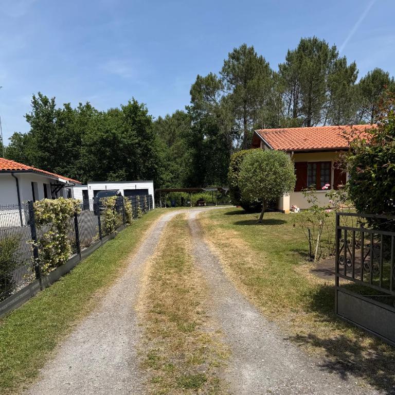 Maison et Appartement Indépendant , 10 Personnes , 5 min des Lacs et 10 min de l'océan - Casa de 5 dormitorios - 31