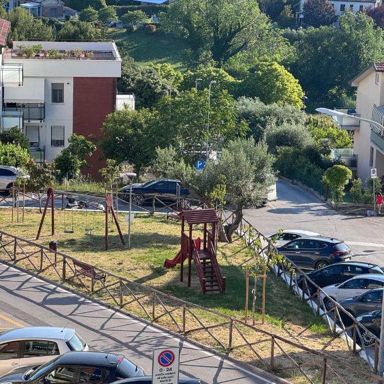 Con Vista sul campanile di Sirolo, cucina bagno ristrutturati, aria condizionata - Three-Bedroom Apartment - 6