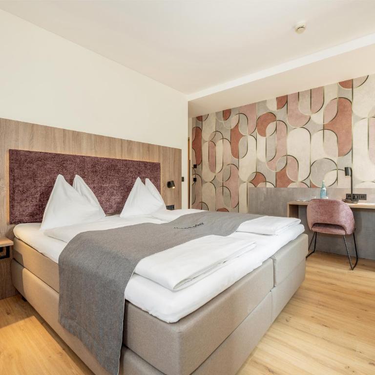 Hotel Fischer - Doppelzimmer mit Balkon - 9