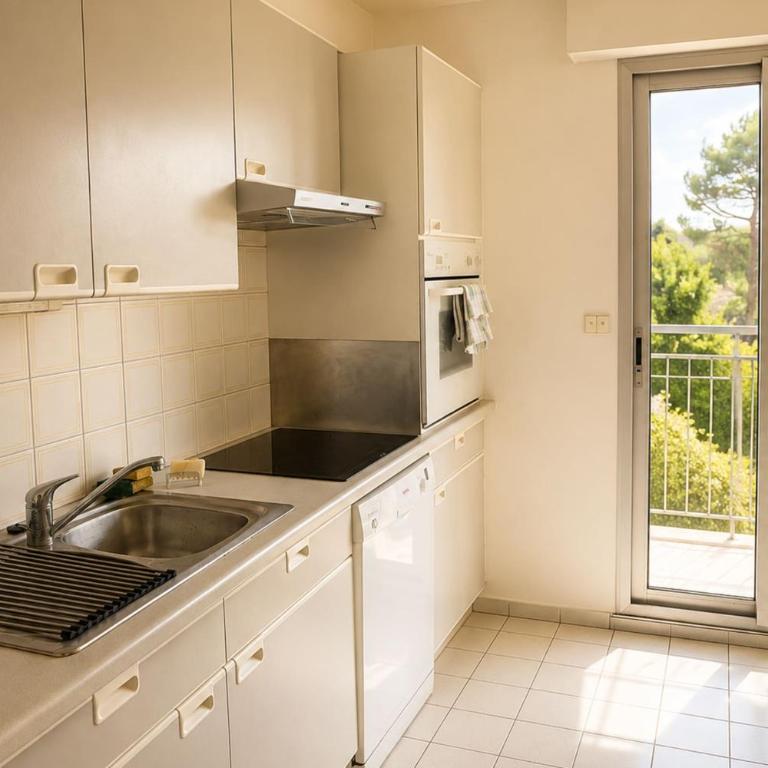 Sea & Pines Apt with Terrace - Appartamento - 5