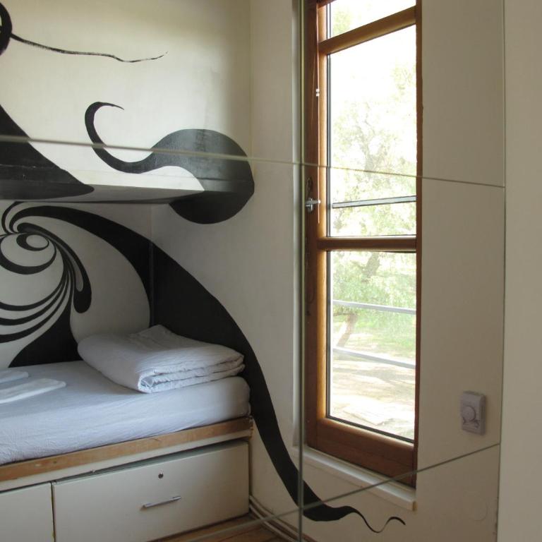 ArkaBarka Floating Hostel - Dvokrevetna soba s bračnim krevetom/dva zasebna kreveta sa zajedničkim kupatilom - Ptičije Gnezdo (Bird Nest) - 9