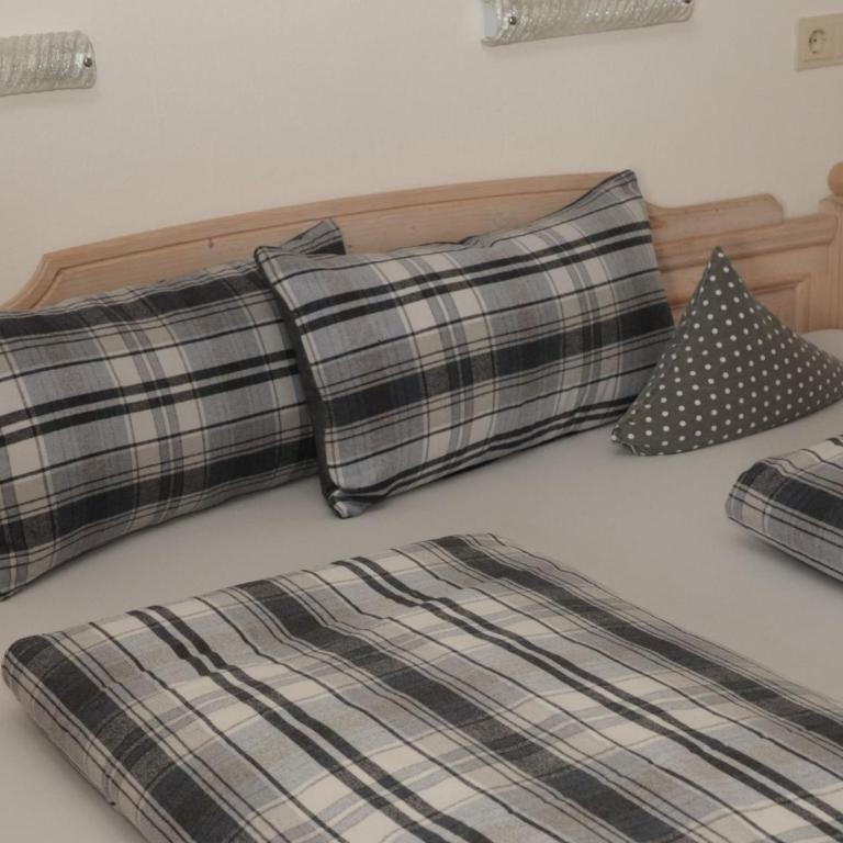 Ferienwohnungen Zwerger - Apartment mit 2 Schlafzimmern und Bergblick - 1