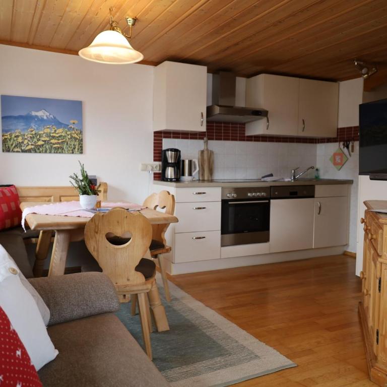 Ferienwohnungen Zwerger - Apartment mit 2 Schlafzimmern und Balkon - 8