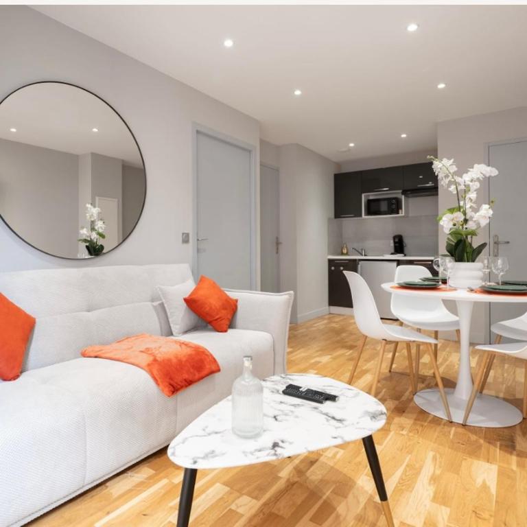 APPARTEMENT LUXUEUX PARKING PRIVÉ WIFI METRO AEROPORT Centre Ville CAMPANS CAFFARELLI - One-Bedroom Apartment - 1