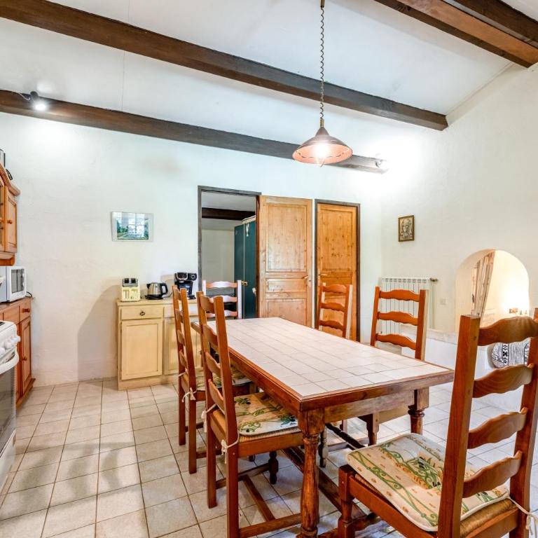 Gîte À Uzès, Au Bord De L'eau - Maison 2 Chambres - 14