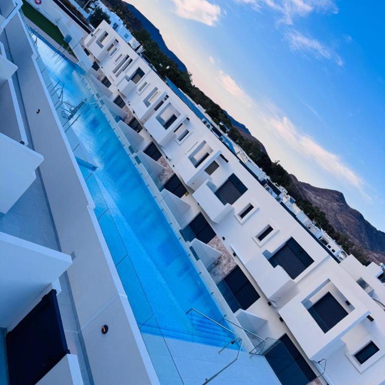 Amalfi - Three-Bedroom Deluxe Apartment - 13