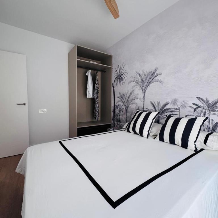 Amalfi - Three-Bedroom Deluxe Apartment - 22