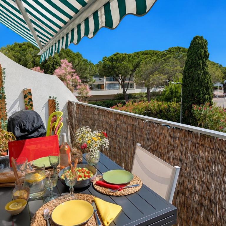 Marina en front de mer Port Camargue Plages Sud - Two-Bedroom Apartment with Balcony and Terrace - 1