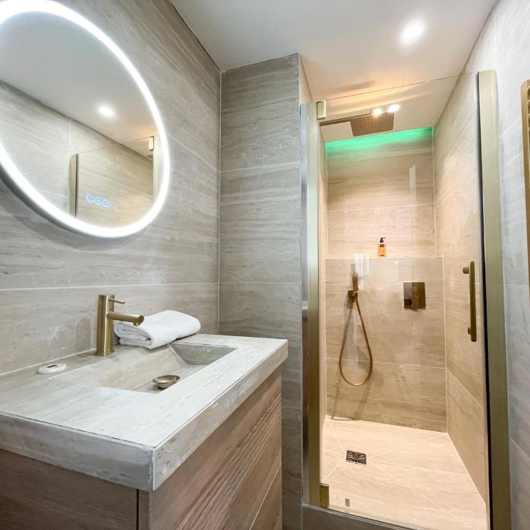 UrbanFlat 69 - Authentic Parisian Home in the Center of Paris - Appartement - 8
