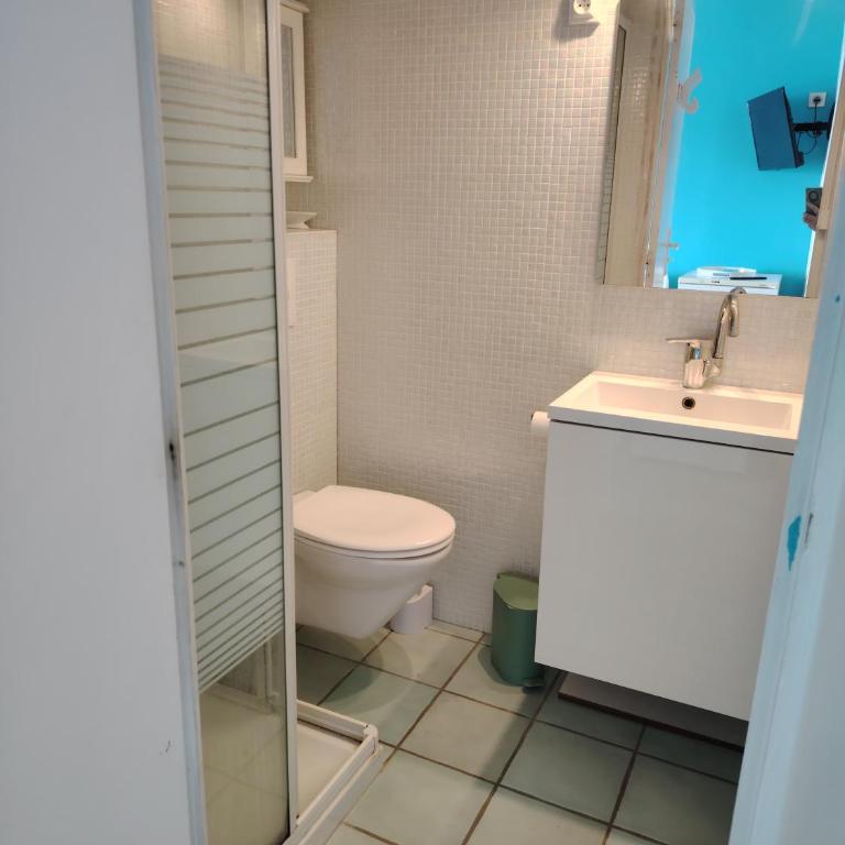 Appartement Front de Mer - Vue Mer Exceptionnelle, les Pieds dans l'Eau à La Madrague, Presqu'île de Giens - Apartment mit 1 Schlafzimmer - 7