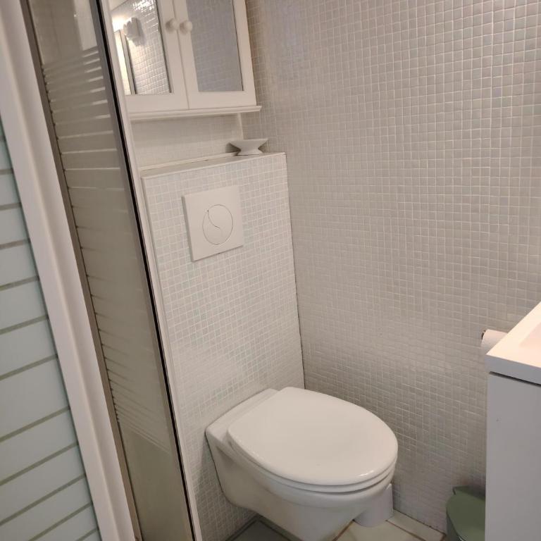 Appartement Front de Mer - Vue Mer Exceptionnelle, les Pieds dans l'Eau à La Madrague, Presqu'île de Giens - Apartment mit 1 Schlafzimmer - 8