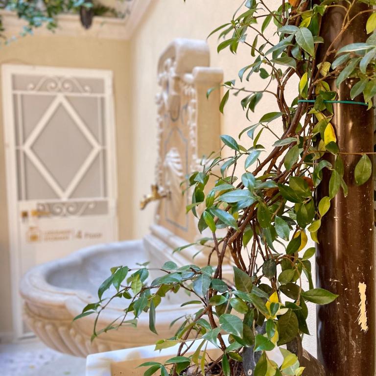 La Chartreuse Luxury Suites 2A - One-Bedroom Apartment - 20