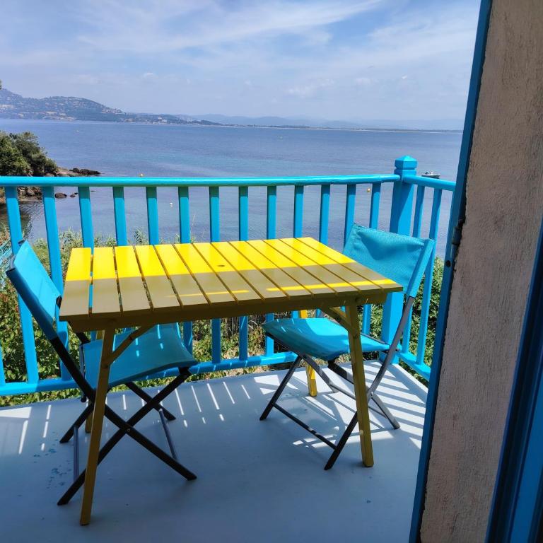 Appartement Front de Mer - Vue Mer Exceptionnelle, les Pieds dans l'Eau à La Madrague, Presqu'île de Giens - Apartment mit 1 Schlafzimmer - 14