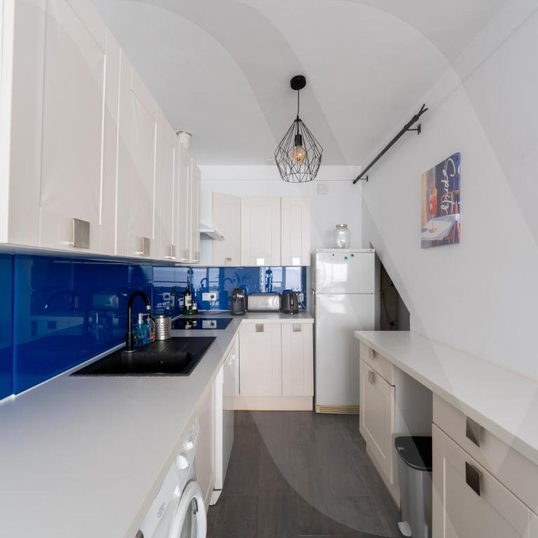 Appartement Vue mer, Roses, Pau 26 by Welhomy - Three-Bedroom Apartment - 5