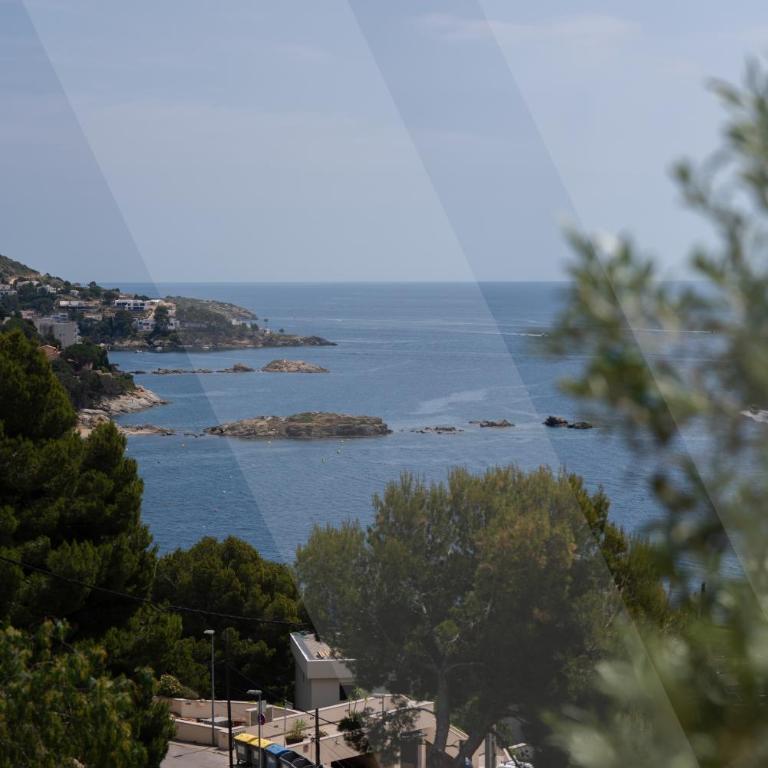 Appartement Vue mer, Roses, Pau 26 by Welhomy - Three-Bedroom Apartment - 24