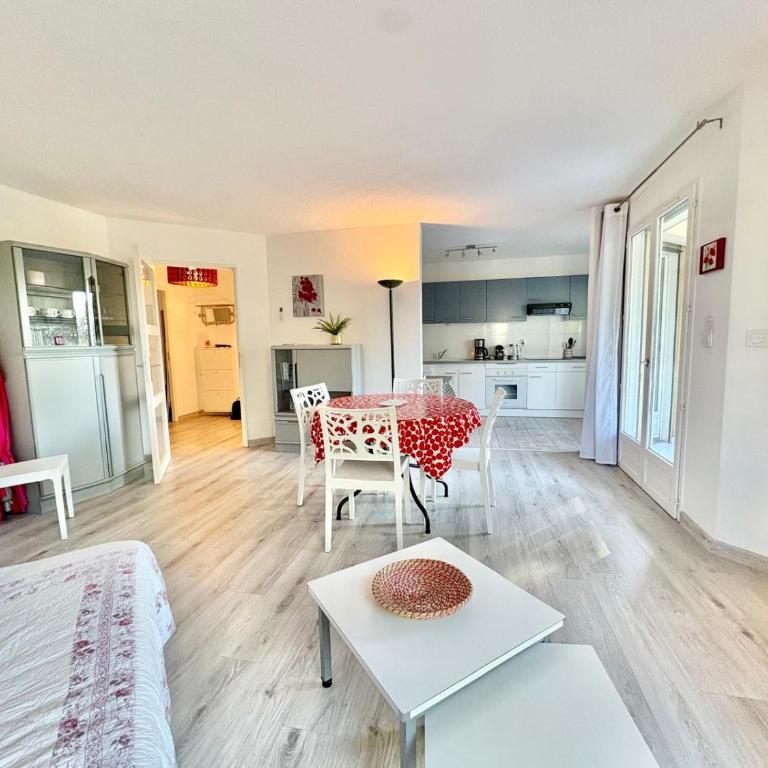 F2 avec terrasse et parking privé à Fréjus - One-Bedroom Apartment - 8