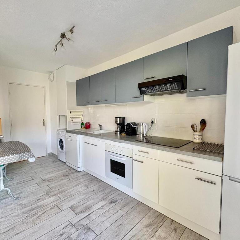 F2 avec terrasse et parking privé à Fréjus - One-Bedroom Apartment - 3