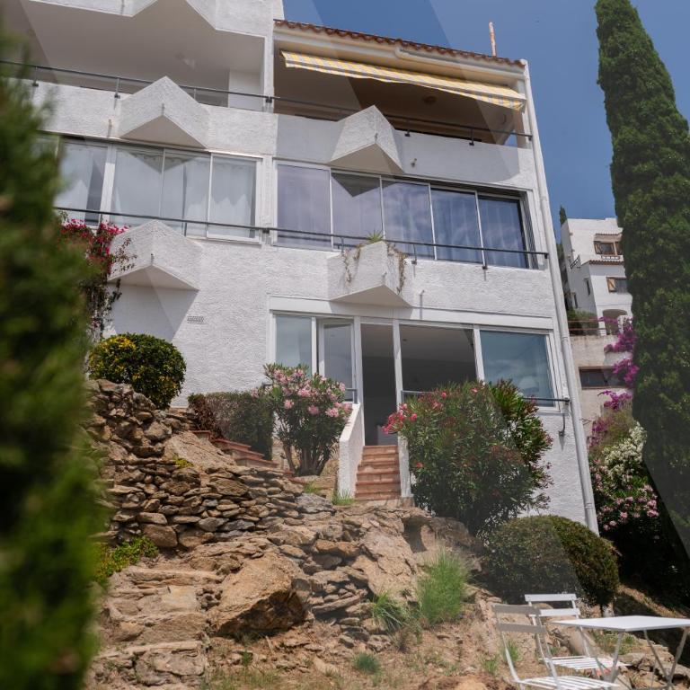 Appartement Vue mer, Roses, Pau 26 by Welhomy - Three-Bedroom Apartment - 30