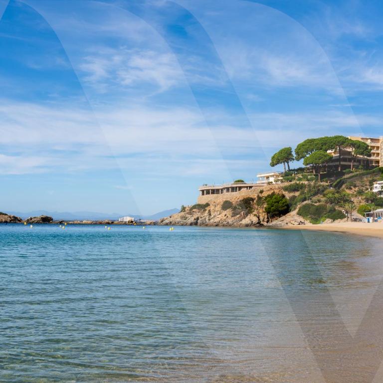 Appartement Vue mer, Roses, Pau 26 by Welhomy - Three-Bedroom Apartment - 36