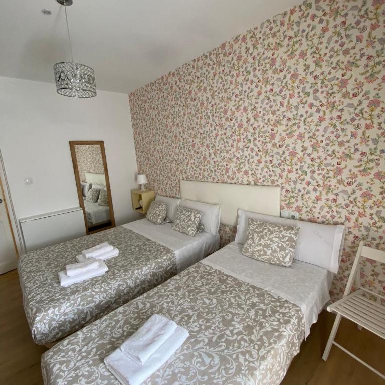 Hostal Flat55Madrid - Chambre Double avec Lit d'Appoint et Accès Salle de Bains Commune - 7