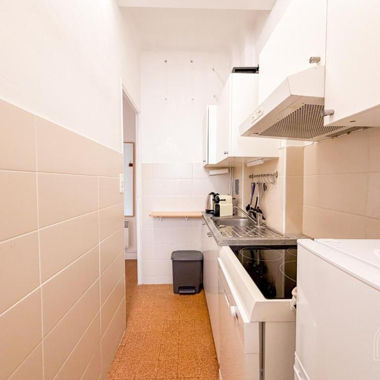 T2 lumineux sur le port de Sanary - One-Bedroom Apartment - 8