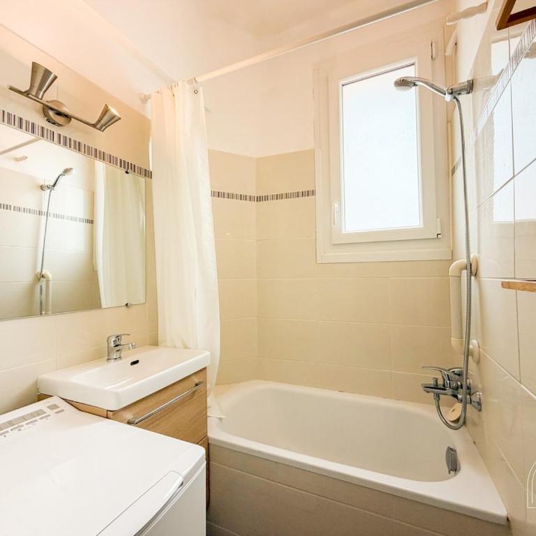 T2 lumineux sur le port de Sanary - One-Bedroom Apartment - 9