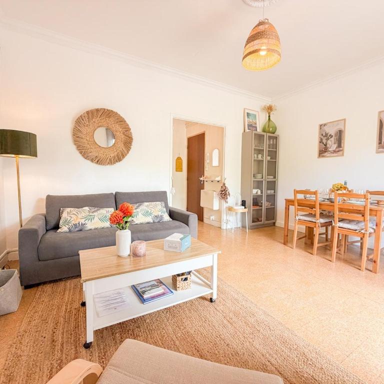 T2 lumineux sur le port de Sanary - One-Bedroom Apartment - 24