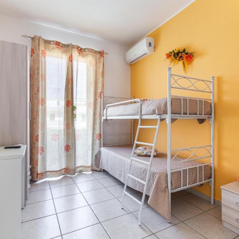 B&B Girasole - Camera Doppia con Letti Singoli con Bagno Privato - 1